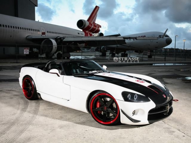 Look At Awesome Viper Srt 10 Re Designed Top Hot Cars Luxury Cars Is Not Only A Good Car To Be Seen It Also Contains Very Excellent Performance
