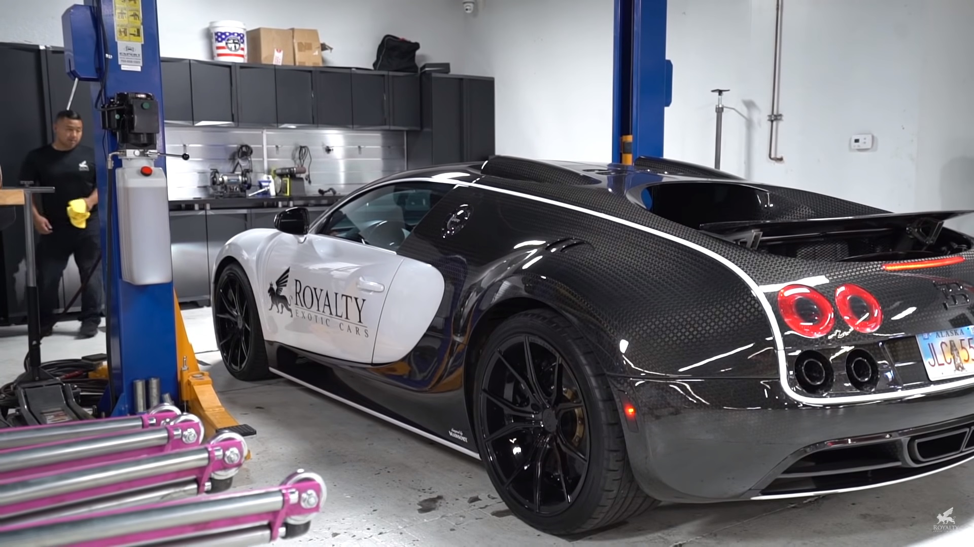 An Oil Change For the Bugatti Veyron Costs As Much As Buying Another